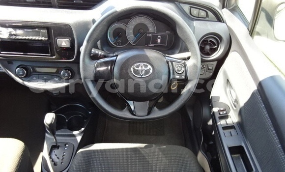 Acheter Occasion Voiture Toyota Vitz Blanc à Lusaka, Zambie Acheter Occasion Voiture Toyota Vitz Blanc à Lusaka, Zambie