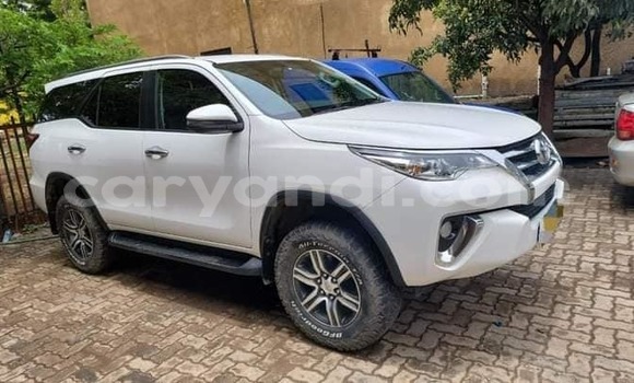 Nunua Ilio tumika Toyota Fortuner Nyeupe Gari ndani ya Lusaka nchini Zambia