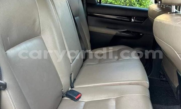 Tenga Tsaru Toyota Hilux Tsvuku Mota in Lusaka in Zambia Tenga Tsaru Toyota Hilux Tsvuku Mota in Lusaka in Zambia