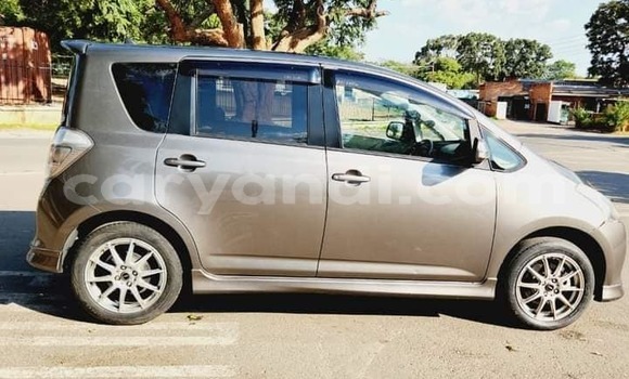 Acheter Occasion Voiture Toyota Ractis Marron à Lusaka, Zambie