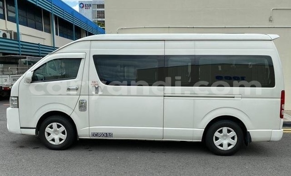 Nunua Ilio tumika Toyota Hiace Nyeupe Gari ndani ya Lusaka nchini Zambia Nunua Ilio tumika Toyota Hiace Nyeupe Gari ndani ya Lusaka nchini Zambia