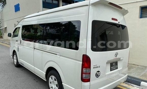 Nunua Ilio tumika Toyota Hiace Nyeupe Gari ndani ya Lusaka nchini Zambia Nunua Ilio tumika Toyota Hiace Nyeupe Gari ndani ya Lusaka nchini Zambia