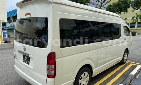 Nunua Ilio tumika Toyota Hiace Nyeupe Gari ndani ya Lusaka nchini Zambia Nunua Ilio tumika Toyota Hiace Nyeupe Gari ndani ya Lusaka nchini Zambia