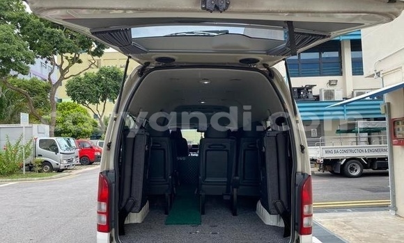 Nunua Ilio tumika Toyota Hiace Nyeupe Gari ndani ya Lusaka nchini Zambia Nunua Ilio tumika Toyota Hiace Nyeupe Gari ndani ya Lusaka nchini Zambia