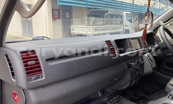 Nunua Ilio tumika Toyota Hiace Nyeupe Gari ndani ya Lusaka nchini Zambia Nunua Ilio tumika Toyota Hiace Nyeupe Gari ndani ya Lusaka nchini Zambia