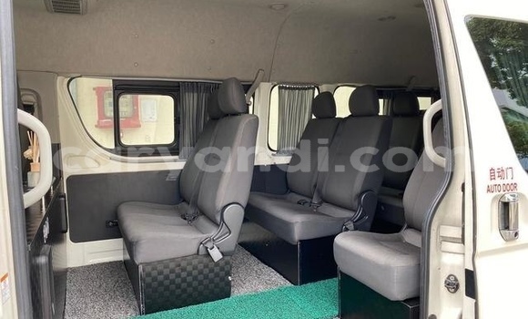 Nunua Ilio tumika Toyota Hiace Nyeupe Gari ndani ya Lusaka nchini Zambia Nunua Ilio tumika Toyota Hiace Nyeupe Gari ndani ya Lusaka nchini Zambia