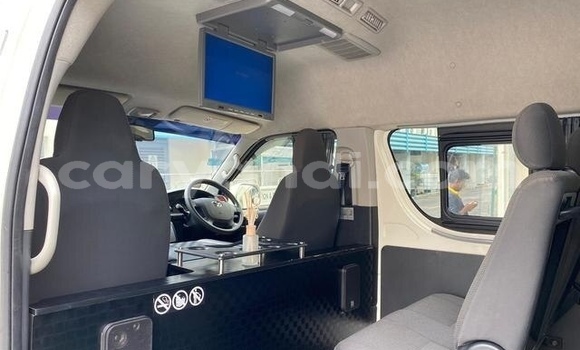 Nunua Ilio tumika Toyota Hiace Nyeupe Gari ndani ya Lusaka nchini Zambia Nunua Ilio tumika Toyota Hiace Nyeupe Gari ndani ya Lusaka nchini Zambia