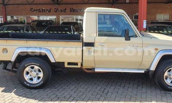 Nunua Ilio tumika Toyota Land Cruiser Beige Gari ndani ya Lusaka nchini Zambia Nunua Ilio tumika Toyota Land Cruiser Beige Gari ndani ya Lusaka nchini Zambia
