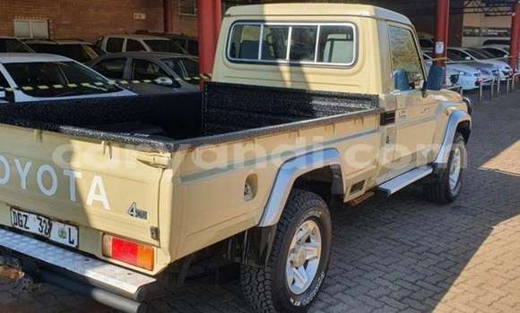 Nunua Ilio tumika Toyota Land Cruiser Beige Gari ndani ya Lusaka nchini Zambia Nunua Ilio tumika Toyota Land Cruiser Beige Gari ndani ya Lusaka nchini Zambia