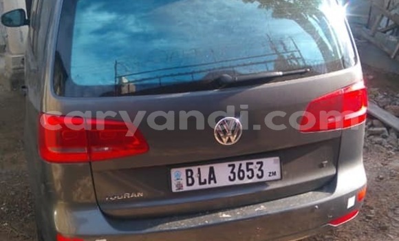 Nunua Ilio tumika Volkswagen Touran Nyeusi Gari ndani ya Lusaka nchini Zambia Nunua Ilio tumika Volkswagen Touran Nyeusi Gari ndani ya Lusaka nchini Zambia