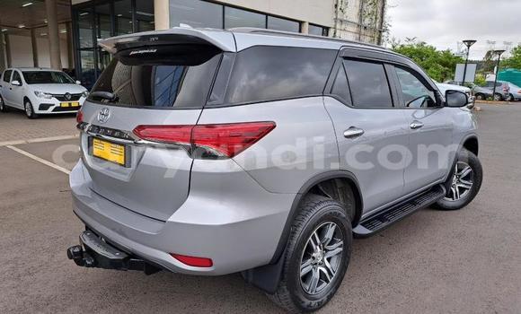 Acheter Occasion Voiture Toyota Fortuner Gris à Lusaka, Zambie Acheter Occasion Voiture Toyota Fortuner Gris à Lusaka, Zambie