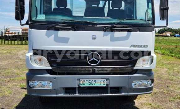 Tenga Tsaru Mercedes–Benz 1317 Chena Rori in Lusaka in Zambia Tenga Tsaru Mercedes–Benz 1317 Chena Rori in Lusaka in Zambia