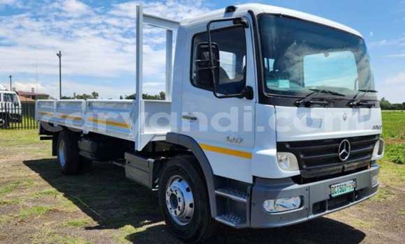Tenga Tsaru Mercedes–Benz 1317 Chena Rori in Lusaka in Zambia Tenga Tsaru Mercedes–Benz 1317 Chena Rori in Lusaka in Zambia