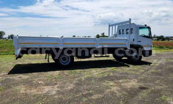 Tenga Tsaru Mercedes–Benz 1317 Chena Rori in Lusaka in Zambia Tenga Tsaru Mercedes–Benz 1317 Chena Rori in Lusaka in Zambia