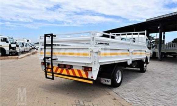 Tenga Tsaru Mitsubishi Fuso Chena Rori in Lusaka in Zambia Tenga Tsaru Mitsubishi Fuso Chena Rori in Lusaka in Zambia