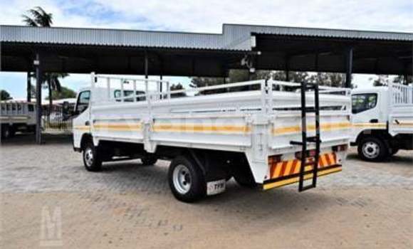 Tenga Tsaru Mitsubishi Fuso Chena Rori in Lusaka in Zambia Tenga Tsaru Mitsubishi Fuso Chena Rori in Lusaka in Zambia