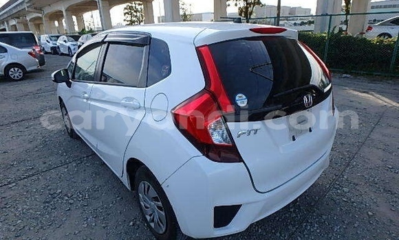 Acheter Occasion Voiture Honda FIT Blanc à Lusaka, Zambie Acheter Occasion Voiture Honda FIT Blanc à Lusaka, Zambie