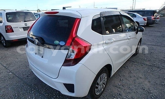 Acheter Occasion Voiture Honda FIT Blanc à Lusaka, Zambie Acheter Occasion Voiture Honda FIT Blanc à Lusaka, Zambie