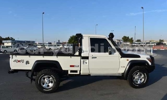 Buy Used Toyota Land Cruiser White Car in Lusaka in Zambia Buy Used Toyota Land Cruiser White Car in Lusaka in Zambia