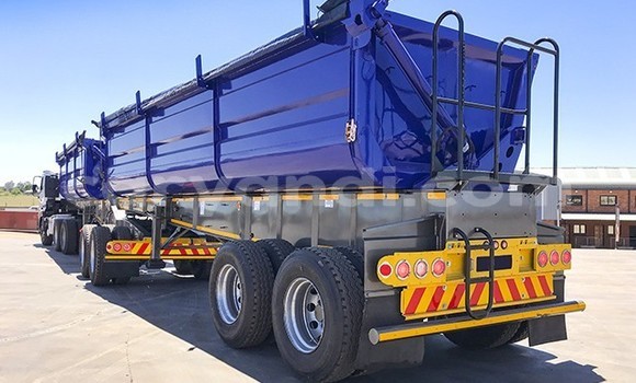 Buy Used Mercedes–Benz Tipper Blue Truck in Lusaka in Zambia