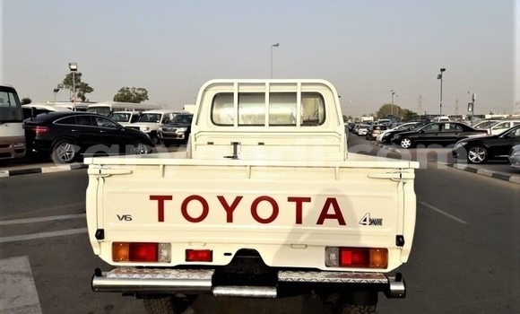 Buy Used Toyota Land Cruiser White Car in Lusaka in Zambia Buy Used Toyota Land Cruiser White Car in Lusaka in Zambia