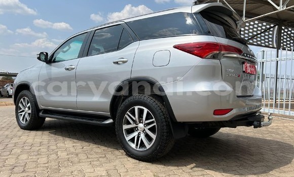 Acheter Occasion Voiture Toyota Fortuner Gris à Lusaka, Zambie Acheter Occasion Voiture Toyota Fortuner Gris à Lusaka, Zambie
