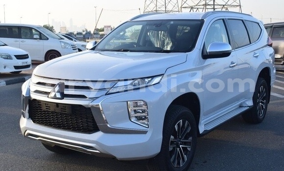 Nunua Ilio tumika Mitsubishi Pajero Sport Nyeupe Gari ndani ya Lusaka nchini Zambia Nunua Ilio tumika Mitsubishi Pajero Sport Nyeupe Gari ndani ya Lusaka nchini Zambia