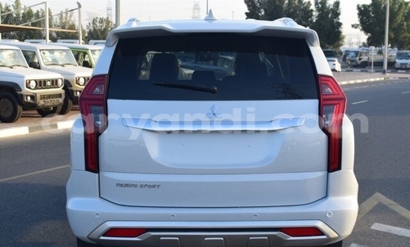 Nunua Ilio tumika Mitsubishi Pajero Sport Nyeupe Gari ndani ya Lusaka nchini Zambia Nunua Ilio tumika Mitsubishi Pajero Sport Nyeupe Gari ndani ya Lusaka nchini Zambia