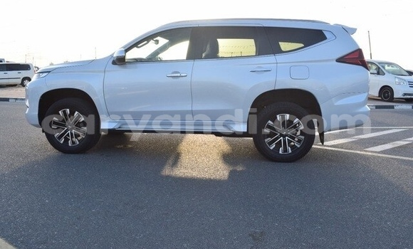 Nunua Ilio tumika Mitsubishi Pajero Sport Nyeupe Gari ndani ya Lusaka nchini Zambia Nunua Ilio tumika Mitsubishi Pajero Sport Nyeupe Gari ndani ya Lusaka nchini Zambia