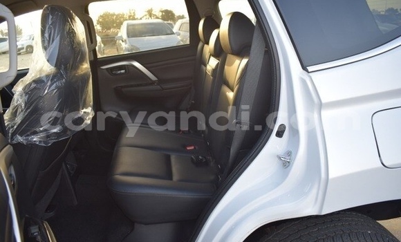 Nunua Ilio tumika Mitsubishi Pajero Sport Nyeupe Gari ndani ya Lusaka nchini Zambia Nunua Ilio tumika Mitsubishi Pajero Sport Nyeupe Gari ndani ya Lusaka nchini Zambia