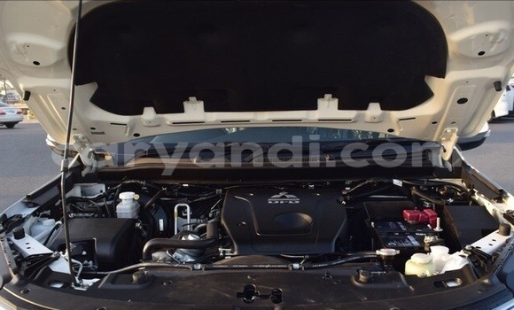 Nunua Ilio tumika Mitsubishi Pajero Sport Nyeupe Gari ndani ya Lusaka nchini Zambia Nunua Ilio tumika Mitsubishi Pajero Sport Nyeupe Gari ndani ya Lusaka nchini Zambia