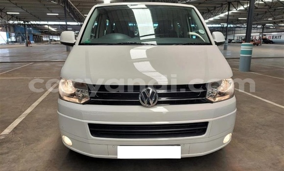 Nunua Ilio tumika Volkswagen Caravelle Nyeupe Gari ndani ya Lusaka nchini Zambia Nunua Ilio tumika Volkswagen Caravelle Nyeupe Gari ndani ya Lusaka nchini Zambia
