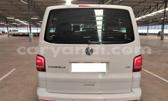 Nunua Ilio tumika Volkswagen Caravelle Nyeupe Gari ndani ya Lusaka nchini Zambia Nunua Ilio tumika Volkswagen Caravelle Nyeupe Gari ndani ya Lusaka nchini Zambia