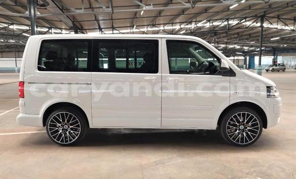 Nunua Ilio tumika Volkswagen Caravelle Nyeupe Gari ndani ya Lusaka nchini Zambia Nunua Ilio tumika Volkswagen Caravelle Nyeupe Gari ndani ya Lusaka nchini Zambia
