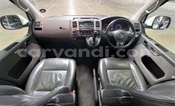 Nunua Ilio tumika Volkswagen Caravelle Nyeupe Gari ndani ya Lusaka nchini Zambia Nunua Ilio tumika Volkswagen Caravelle Nyeupe Gari ndani ya Lusaka nchini Zambia