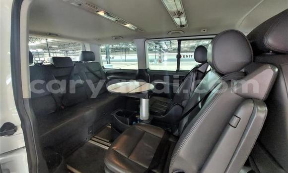 Nunua Ilio tumika Volkswagen Caravelle Nyeupe Gari ndani ya Lusaka nchini Zambia Nunua Ilio tumika Volkswagen Caravelle Nyeupe Gari ndani ya Lusaka nchini Zambia