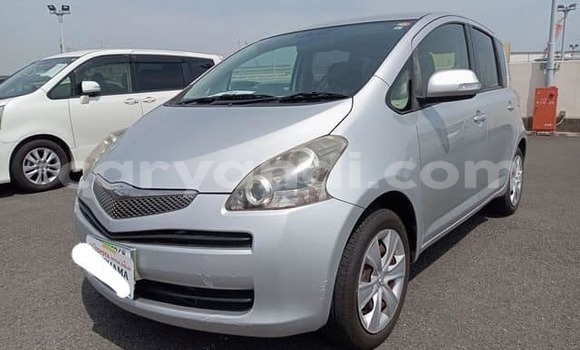 Acheter Occasion Voiture Toyota Ractis Gris à Lusaka, Zambie
