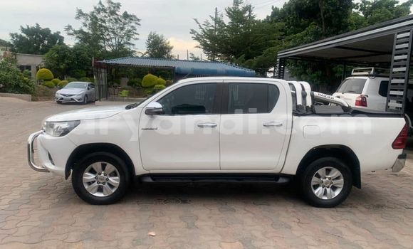 Nunua Ilio tumika Toyota Hilux Nyeupe Gari ndani ya Lusaka nchini Zambia Nunua Ilio tumika Toyota Hilux Nyeupe Gari ndani ya Lusaka nchini Zambia