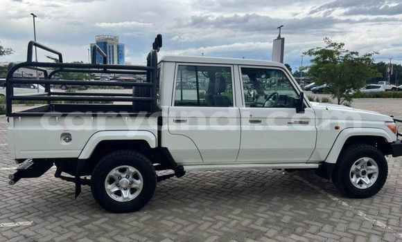 Acheter Occasion Voiture Toyota Land Cruiser Blanc à Lusaka, Zambie Acheter Occasion Voiture Toyota Land Cruiser Blanc à Lusaka, Zambie