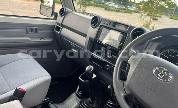 Acheter Occasion Voiture Toyota Land Cruiser Blanc à Lusaka, Zambie Acheter Occasion Voiture Toyota Land Cruiser Blanc à Lusaka, Zambie