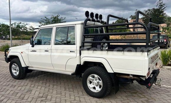 Acheter Occasion Voiture Toyota Land Cruiser Blanc à Lusaka, Zambie Acheter Occasion Voiture Toyota Land Cruiser Blanc à Lusaka, Zambie