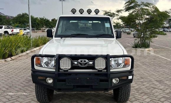 Acheter Occasion Voiture Toyota Land Cruiser Blanc à Lusaka, Zambie Acheter Occasion Voiture Toyota Land Cruiser Blanc à Lusaka, Zambie
