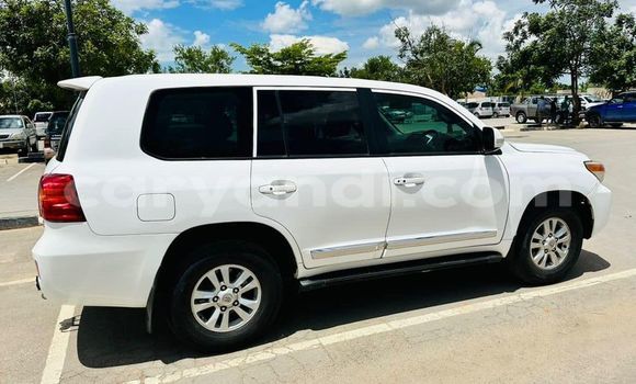 Buy Used Toyota Land Cruiser White Car in Lusaka in Zambia