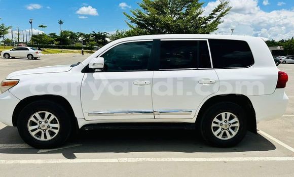 Acheter Occasion Voiture Toyota Land Cruiser Blanc à Lusaka, Zambie Acheter Occasion Voiture Toyota Land Cruiser Blanc à Lusaka, Zambie