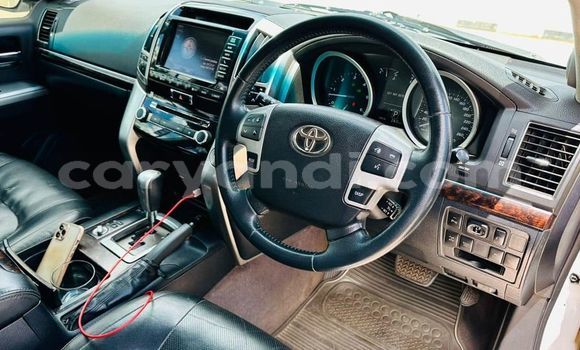 Acheter Occasion Voiture Toyota Land Cruiser Blanc à Lusaka, Zambie Acheter Occasion Voiture Toyota Land Cruiser Blanc à Lusaka, Zambie