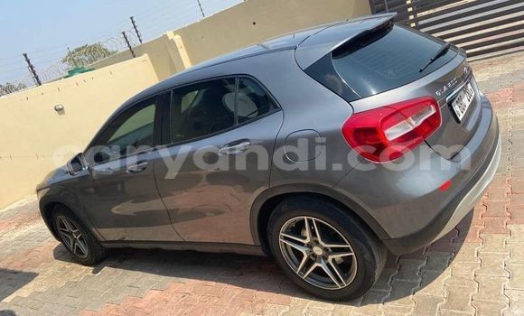 Acheter Occasion Voiture Mercedes‒Benz GLA-klasse Gris à Lusaka, Zambie Acheter Occasion Voiture Mercedes‒Benz GLA-klasse Gris à Lusaka, Zambie