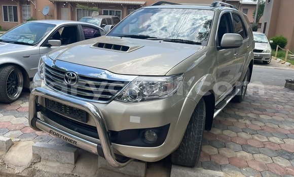 Acheter Occasion Voiture Toyota Fortuner Gris à Lusaka, Zambie Acheter Occasion Voiture Toyota Fortuner Gris à Lusaka, Zambie