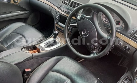 Acheter Occasion Voiture Mercedes-Benz E-Classe Noir à Lusaka, Zambie Acheter Occasion Voiture Mercedes-Benz E-Classe Noir à Lusaka, Zambie