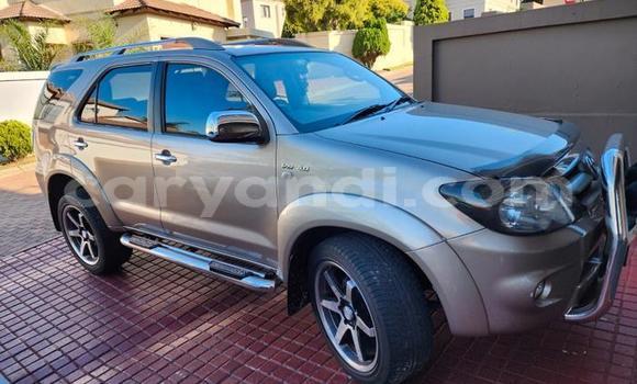 Nunua Ilio tumika Toyota Fortuner Fedha Gari ndani ya Lusaka nchini Zambia Nunua Ilio tumika Toyota Fortuner Fedha Gari ndani ya Lusaka nchini Zambia
