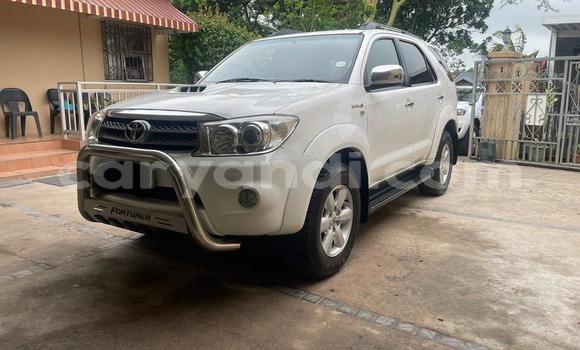 Nunua Ilio tumika Toyota Fortuner Nyeupe Gari ndani ya Lusaka nchini Zambia Nunua Ilio tumika Toyota Fortuner Nyeupe Gari ndani ya Lusaka nchini Zambia